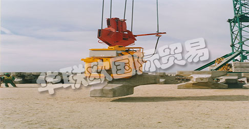 ACIMEX于1971年在法國創立，在鋼鐵和機械工業服務領域首次獲得法國在夾持和提升金屬板和鋼板領域的聲譽。該公司隨后擴展了其在混凝土和管道領域的專業知識和技能。