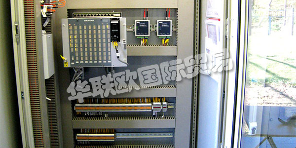 印度AMLOK主要產(chǎn)品：AMLOK水力調(diào)速器、閥門(mén)、傳感器、過(guò)濾器等。AMLOK代表兩位年輕董事總經(jīng)理Amit Lamba先生和Lokender Singh先生的名字，他們的愿景是為水電行業(yè)提供最優(yōu)質(zhì)的服務(wù)，并幫助新開(kāi)發(fā)商提高他們?cè)诳稍偕茉搭I(lǐng)域的地位。