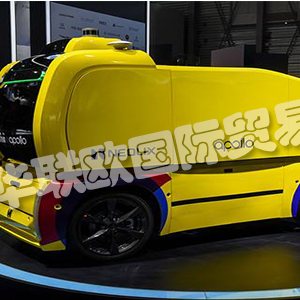 SmartFactoryJapan2019追加智能物流設(shè)備專區(qū),擴(kuò)大工廠自動(dòng)化并吸引物流業(yè)。圖為發(fā)那科對(duì)外賓展示其物聯(lián)網(wǎng)體系技術(shù)