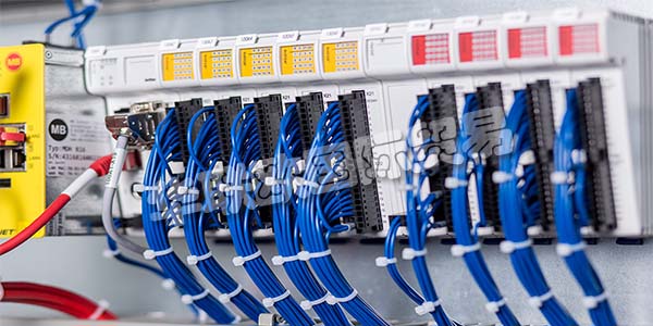 德國FUTRONIC主要產品:FUTRONIC控制器、伺服驅動器等。FUTRONIC是玻璃制造行業機器和設備制造商的復雜自動化解決方案的全球領先供應商之一。此外,他們憑借為工業自動化和其他行業領域的供應商和制造商提供的創新產品和服務,為自己贏得了名聲。