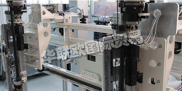 德國DURR品牌的產品主要有：DURR清洗機,DURR壓縮機，壓力容器，輸送機，過濾板，消音器，密封機器人等。