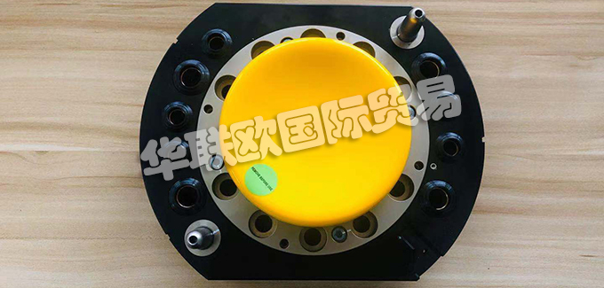 二、SCHUNK氣動快換系統基本介紹如下：產品系列的常規說明 1.惡劣環境條件下請注意：在惡劣環境條件(例如：冷卻液區域、鑄造和研磨粉塵)下使用可能大大縮短裝置的使用壽命，我公司將不承擔任何保修責任。但是，大部分情況下，我們可以找到解決方案。如需幫助，請聯系我們。 2.搬運重量是連接到法蘭的總荷載重量。設計時，應注意允許的力和力矩。請注意，超過建議的搬運重量會縮短使用壽命。