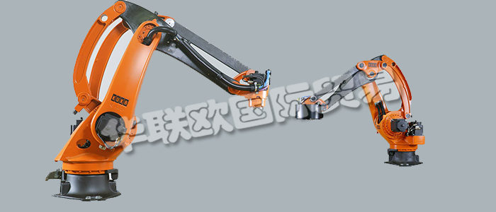 KR 40PA是KUKA公司最小巧、最輕盈的貨盤碼垛機(jī)器人。這款專為貨盤碼垛設(shè)計(jì)的工業(yè)機(jī)器人將幫助您獲得最快的速度和最高的精確性,歐標(biāo)托盤碼垛的完美選擇。KR 40PA能夠在創(chuàng)紀(jì)錄的時(shí)間內(nèi)完成貨品的包裝和發(fā)配。只需要很小的空間，這款機(jī)器人便可以對重達(dá)40kg的產(chǎn)品進(jìn)行碼垛并達(dá)到1.8米的凈堆垛高度。而較低的自重則顯著縮短了其周期時(shí)間。KR 40PA專為貨盤碼垛任務(wù)進(jìn)行了改進(jìn)。它以每分鐘56次循環(huán)的速度作業(yè)，同時(shí)還能確保絕對的精準(zhǔn)。KR 40PA擁有纖細(xì)的底座和很小的占地面積，因此其干擾輪廓也非常小。內(nèi)置電源則為機(jī)器人節(jié)省了額外的空間。